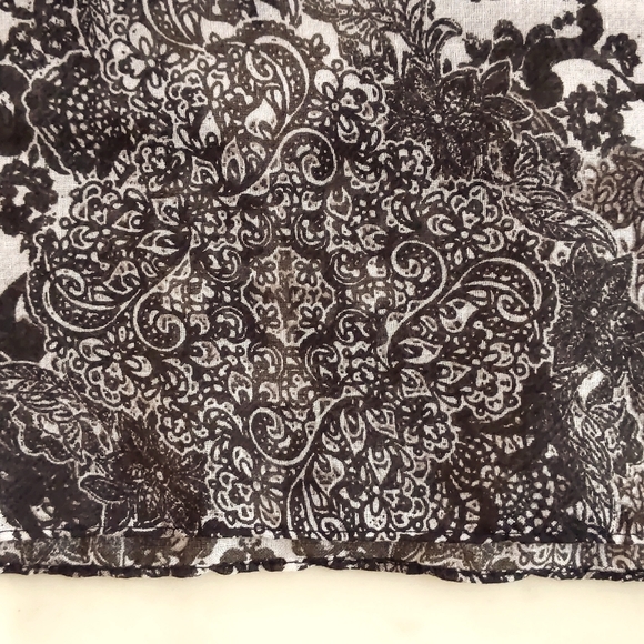 NWT. H&M Floral Scarf. - Picture 4 of 4